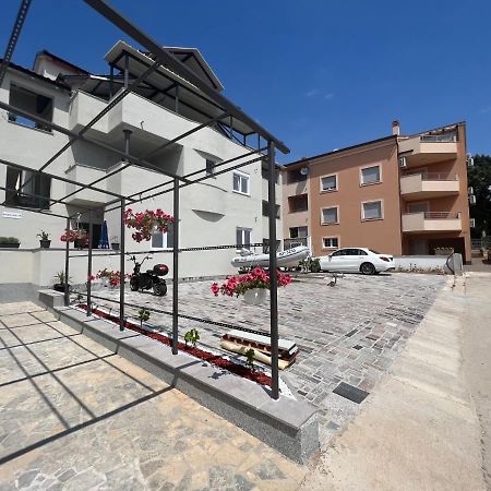 Apartments Melek Medulin Exterior photo